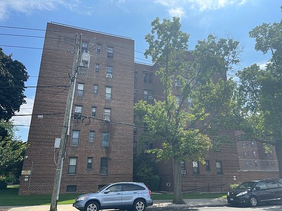3rd image of 2209 Knapp St APT 2D