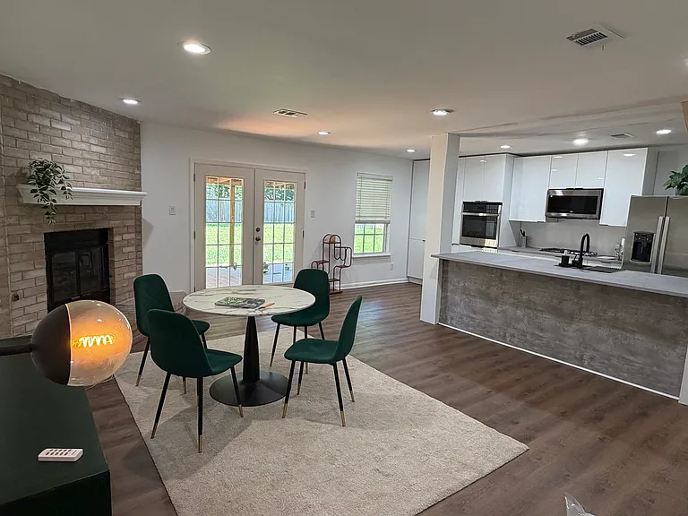 3302 Brooktree Ln — Photo 1