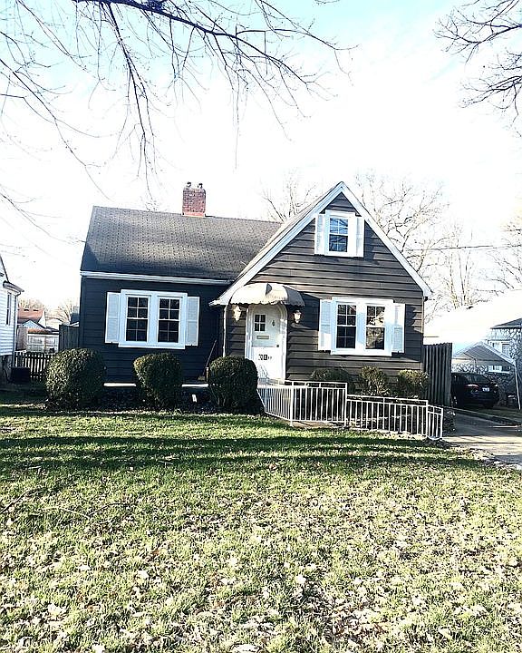 1st image of 917 Magnolia St