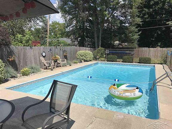 4th image of 228 Gratiot Ct