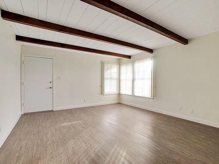 5300 Vantage Ave — Photo 10