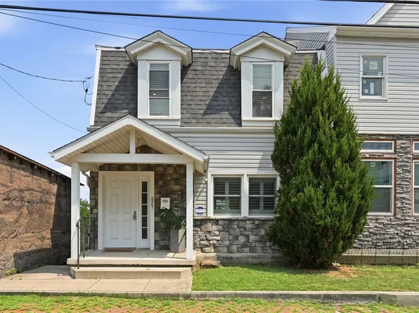 2407 Burham St, Pittsburgh, PA 15203