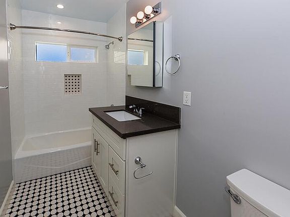 3rd image of 905 E Garfield Ave #1