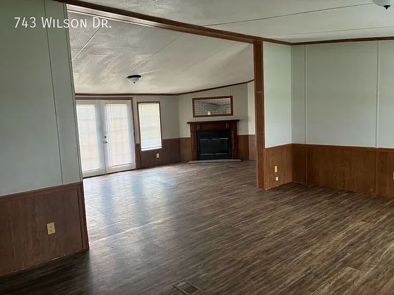 743 E Wilson Dr — Photo 7