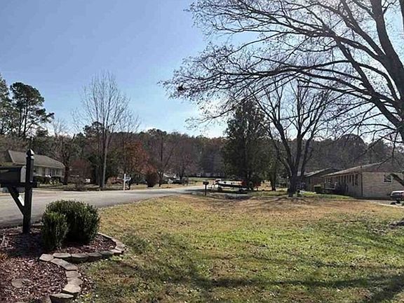 Exterior Neighborhood (street photo)