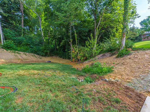 3rd image of 705 Claremont Cir