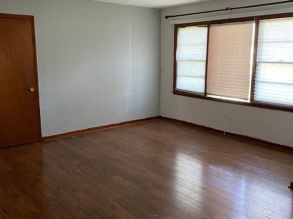 2nd image of 3302 Chicago Ave