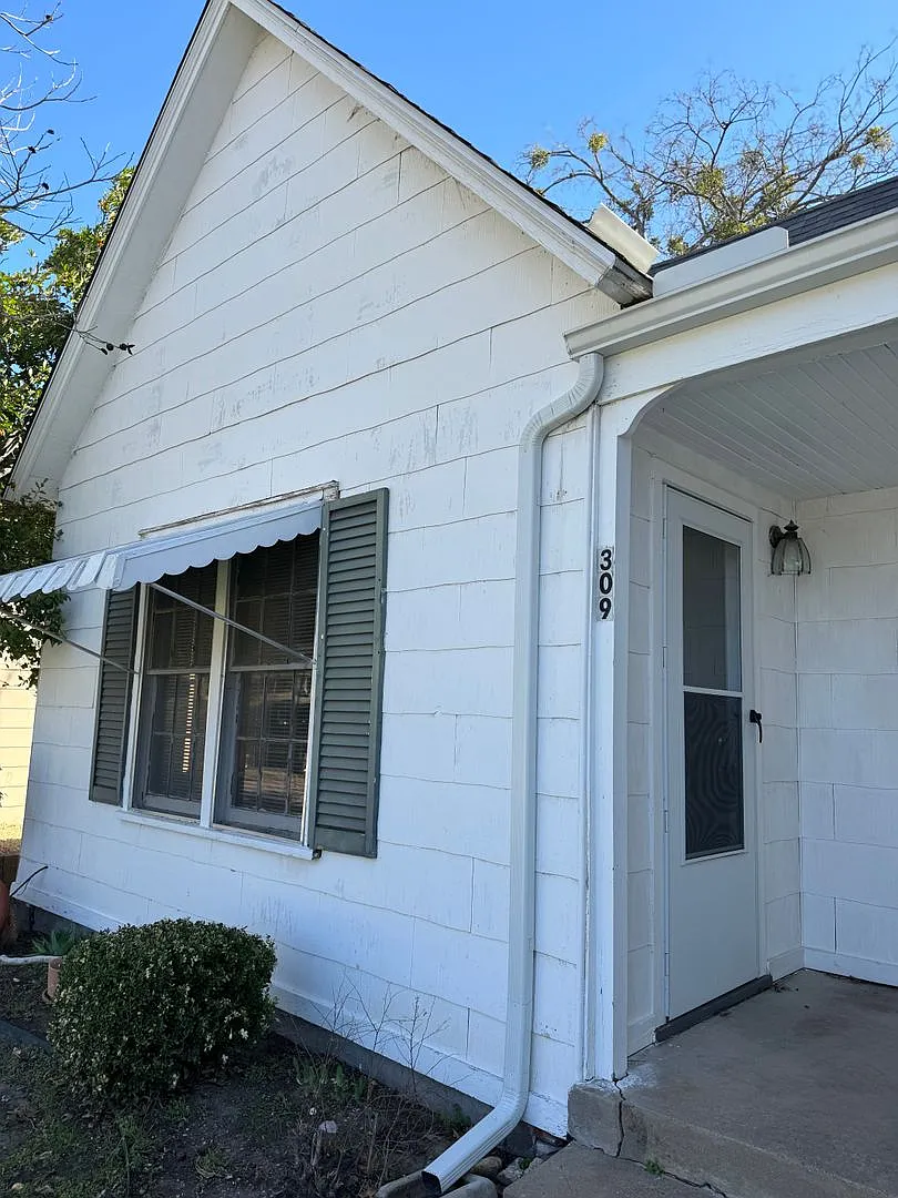 1/1 Historic CHARM + Wood Floors + Across from City Park and Pool — Photo 4