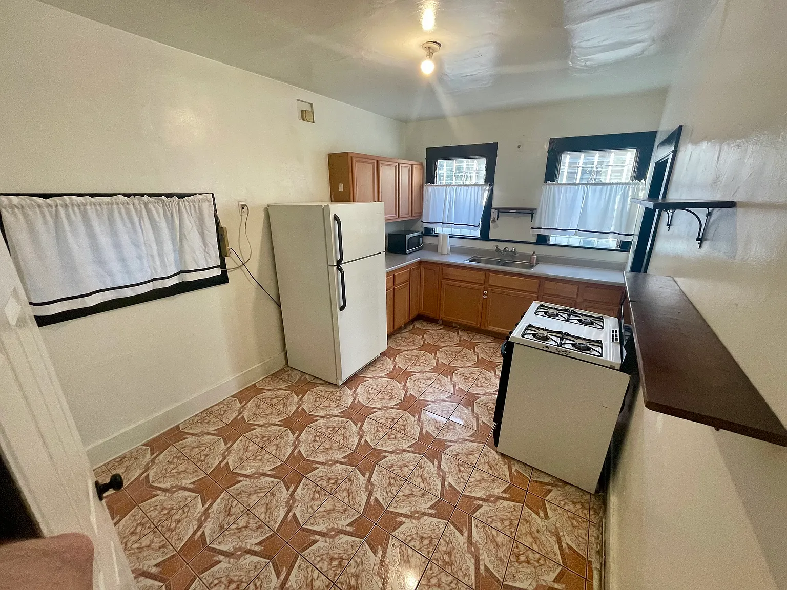 2 bed, 2010 sqft, $3,100 — Photo 4