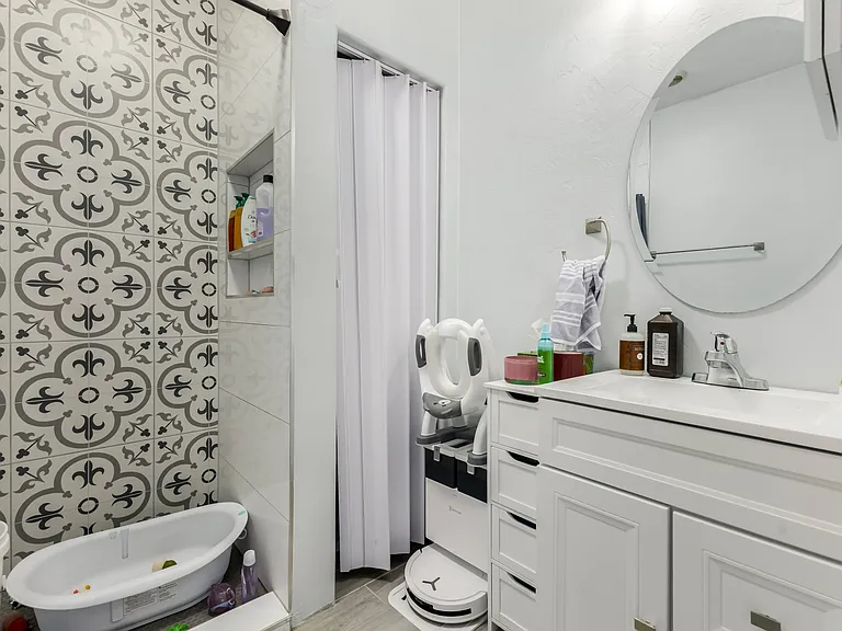 2321 E 6th St #1 — Photo 17