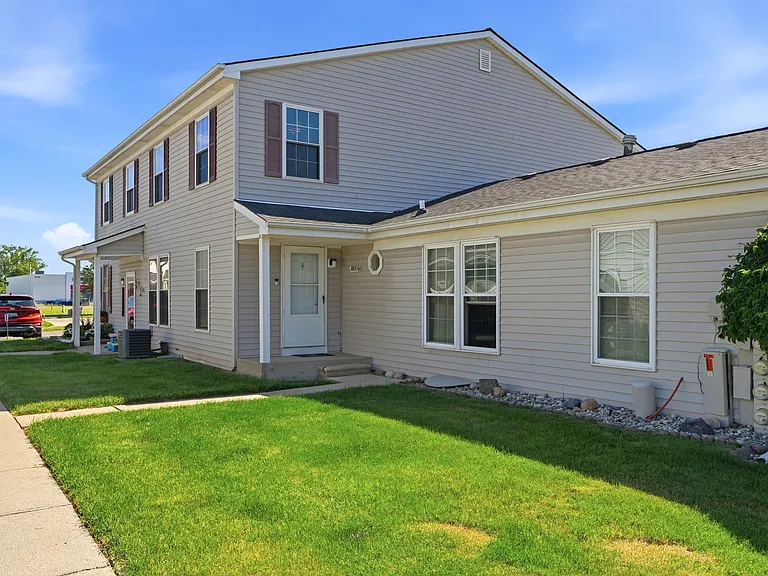 28376 Raleigh Crescent Dr — Photo 1