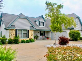 4155 S Regal Manor Ct, New Berlin, WI 53151