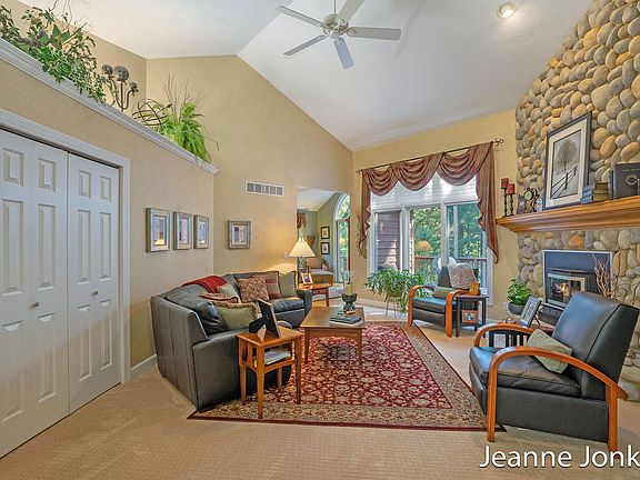 4th image of 3160 Mahogany Ct NE