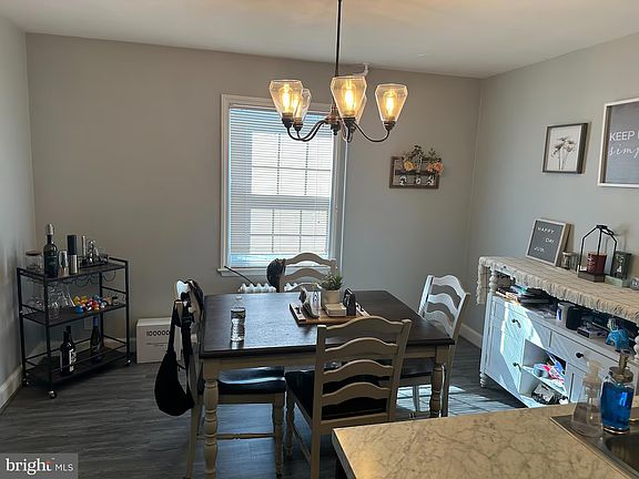5th image of 915 W Franklin St #915