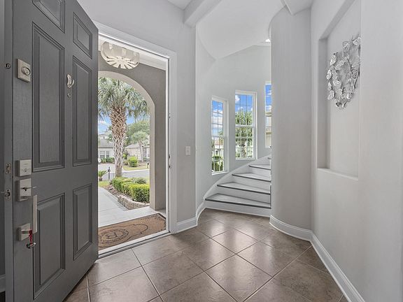 3rd image of 914 Bluffview Dr.