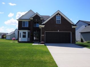630 Falcon Dr, Dundee, MI
