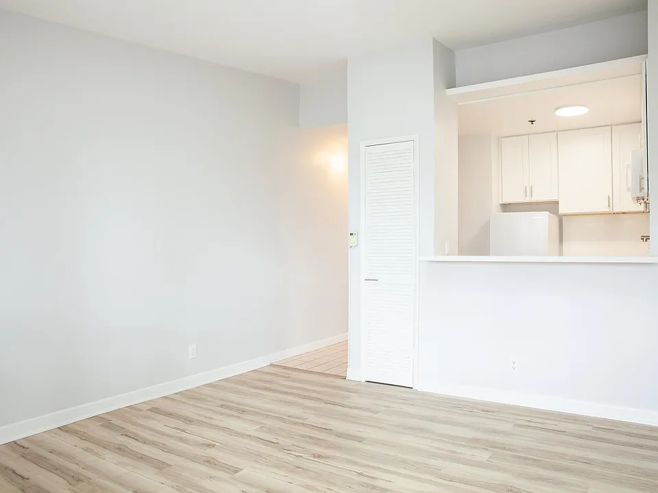 1132 N Cahuenga Blvd #6