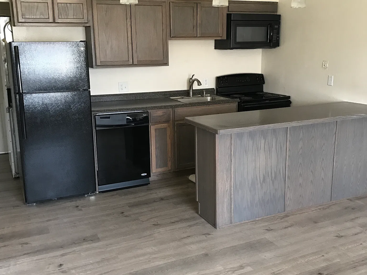 2 bed, 700 sqft, $1,900 — Photo 2