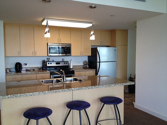 Kitchen w/granite