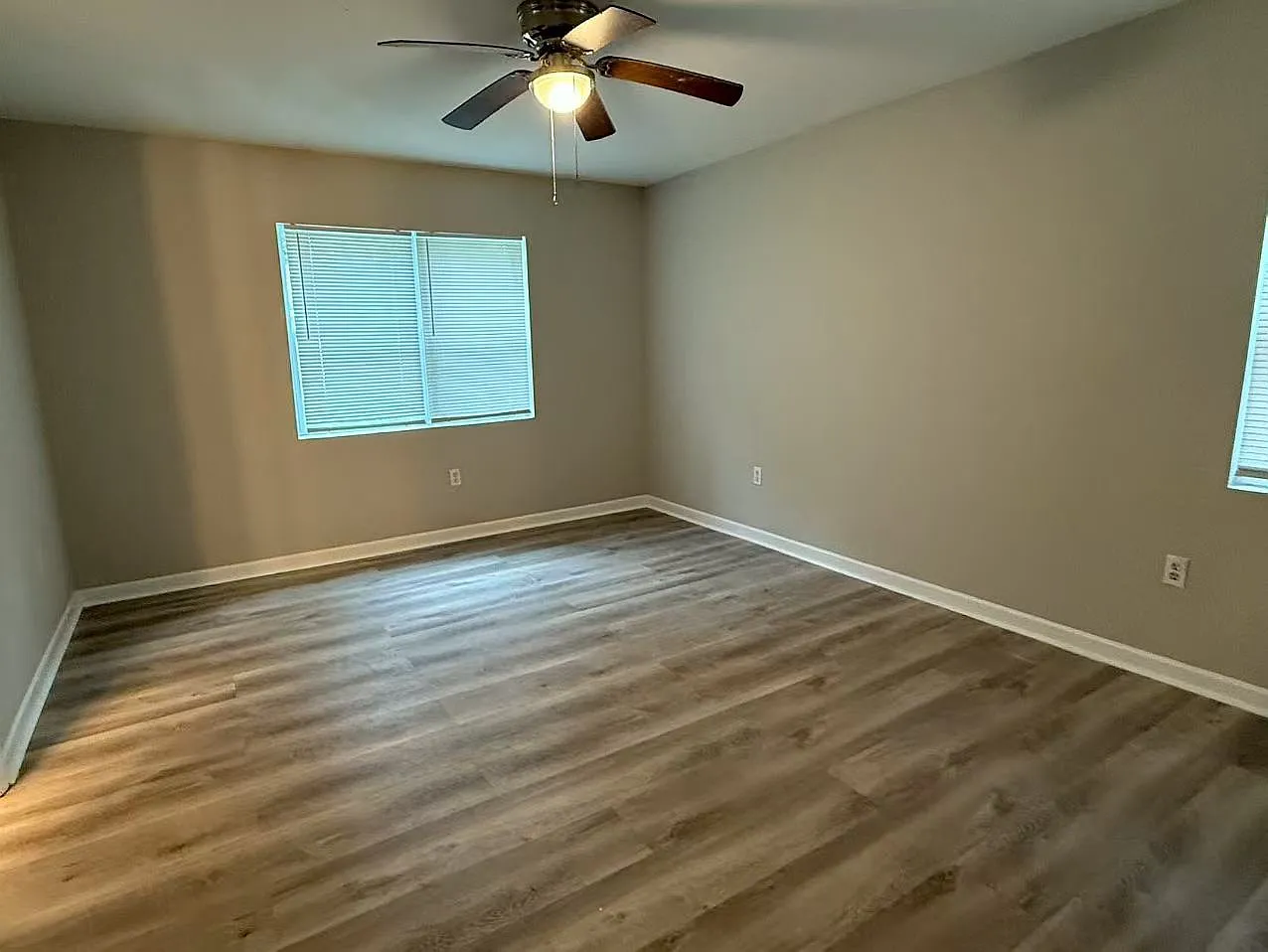 3626 Cameron Dr — Photo 3