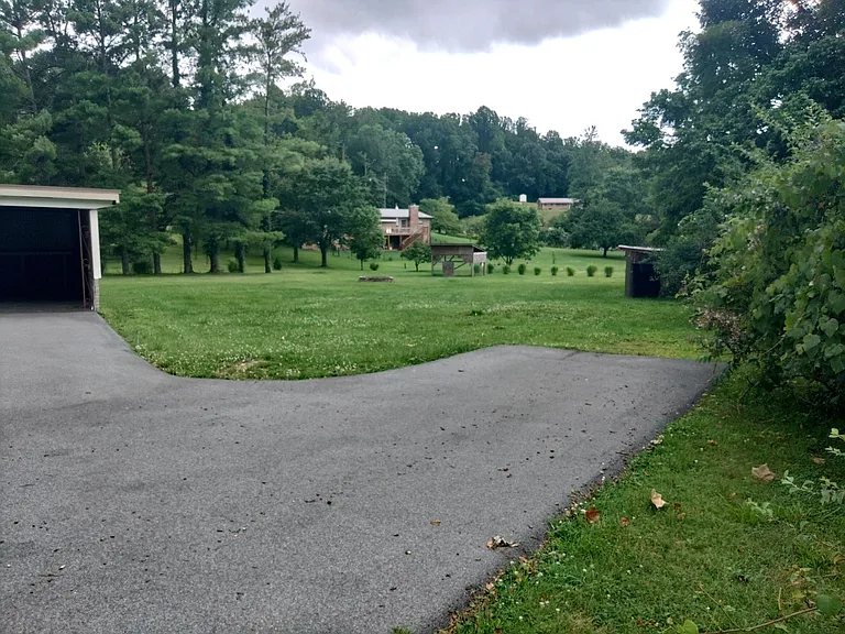 545 Meadow Dr — Photo 2