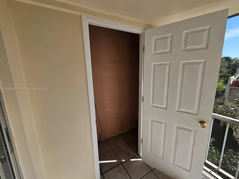 642 NW 13th St #310 — Photo 30