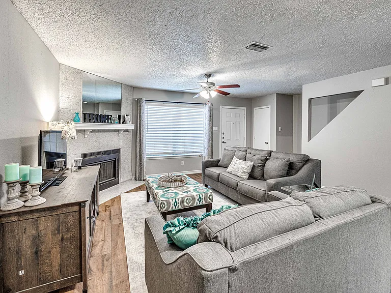 Windsor Place Townhomes — Photo 9