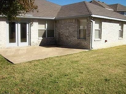 5th image of 300 Oxford Dr
