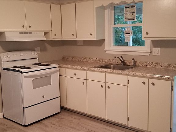 4th image of 542 W Broadway