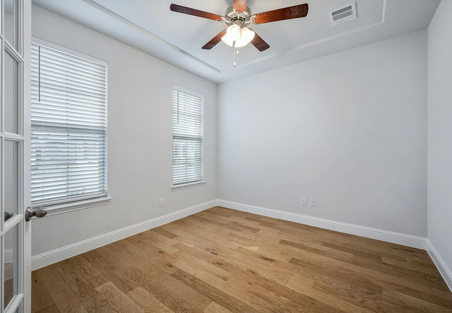 3 bed, 2.5 bath, 2423 sqft, $2,750 — Photo 3