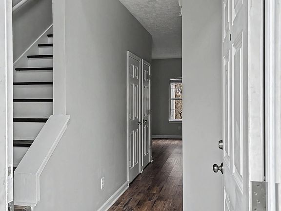 3rd image of 21 Timber Ridge Dr