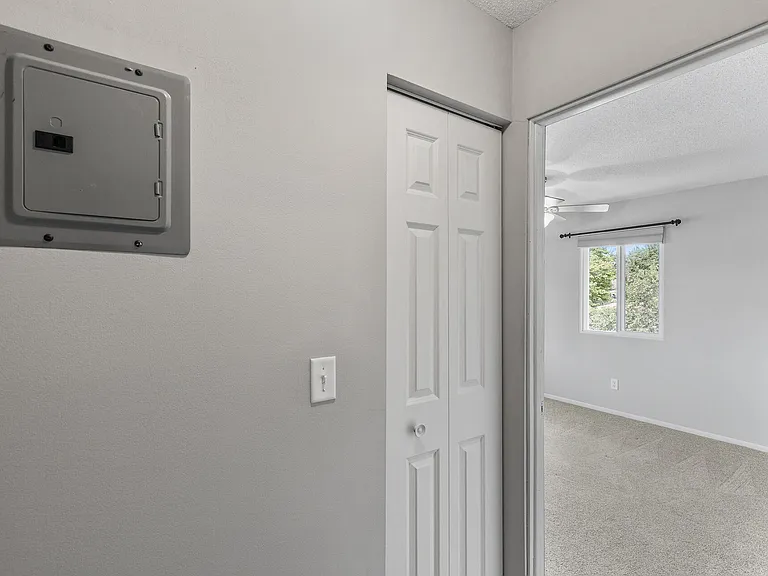 2720 Rosalyn Ct — Photo 53