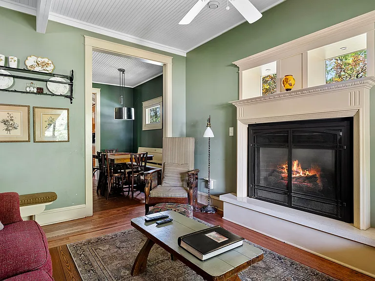 205 N Elm St — Photo 9