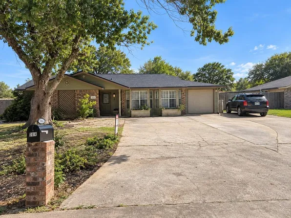 2414 Goldenrod St, Highlands, TX 77562