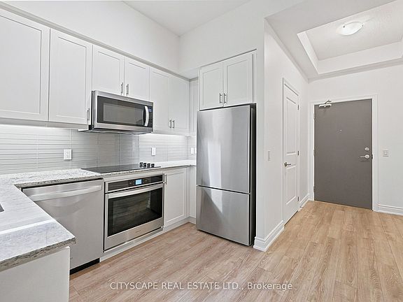4th image of 9618 Yonge St #1210