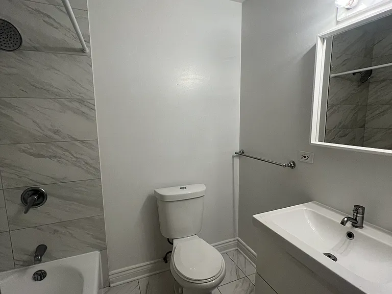 351 W Oak St #104 — Photo 9