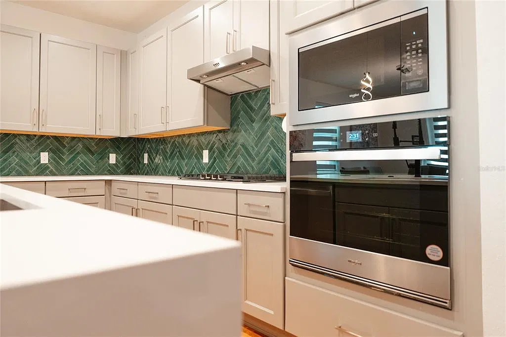 5 bed, 5.0 bath, 2700 sqft, $4,800 — Photo 4