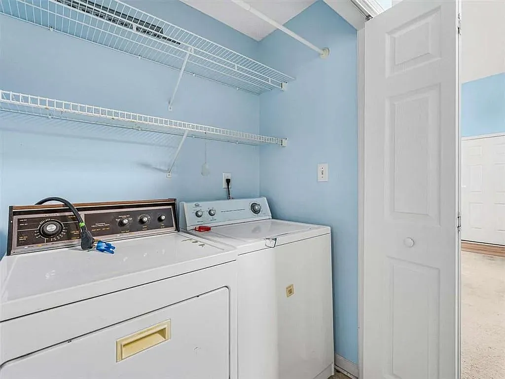 2 bed, 1160 sqft, $2,200 — Photo 3