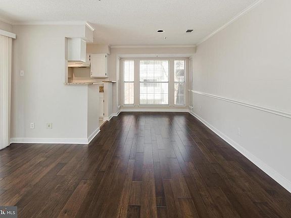 3rd image of 1524 Lincoln Way APT 225