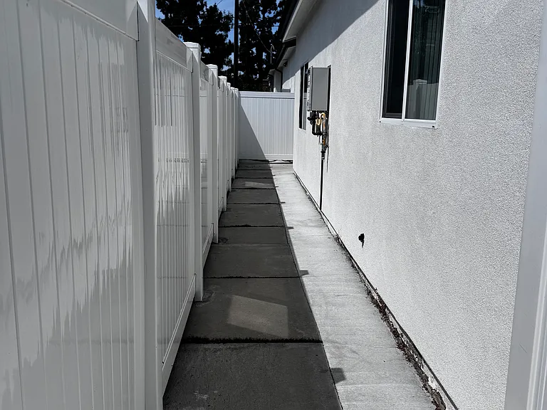 1129 N Catalina St — Photo 10