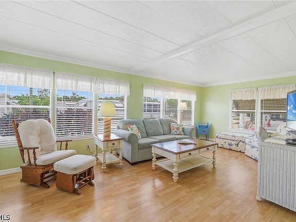 5th image of 502 Pine Tree Ct