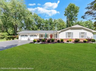4 Jamestowne Rd, Manalapan, NJ 07726