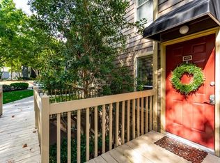 1003 Canyon Point Cir, Roswell, GA 30076