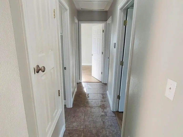 2110 Woodmont St — Photo 5