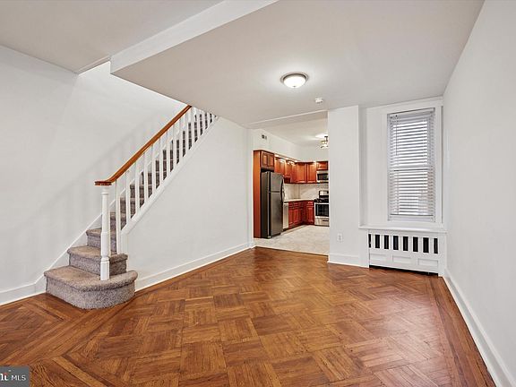 4th image of 2566 E Ontario St