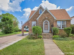 517 Powell Ave, Waukegan, IL 60085