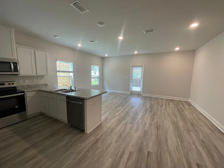 6321 Grove Park Dr — Photo 7