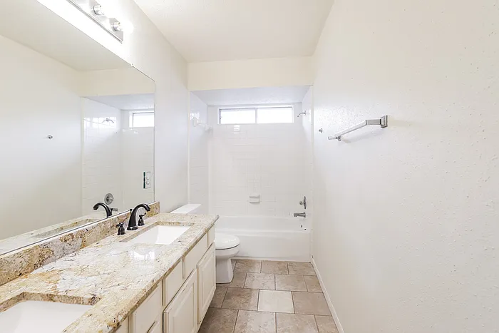 326 Dunford Ct — Photo 12