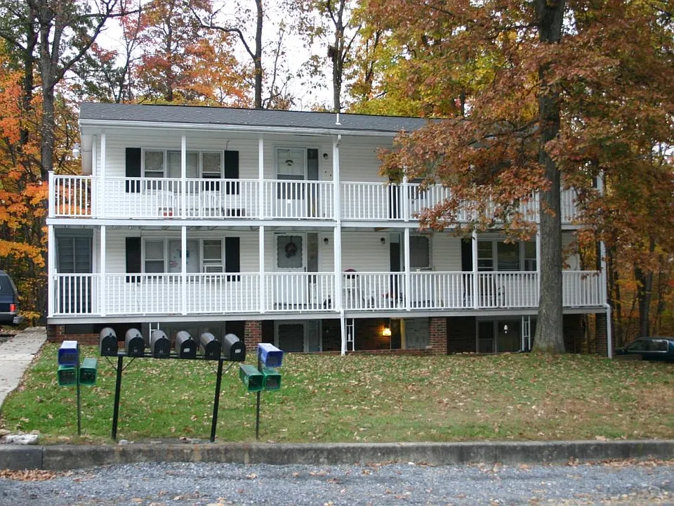 10 Oakwood Dr