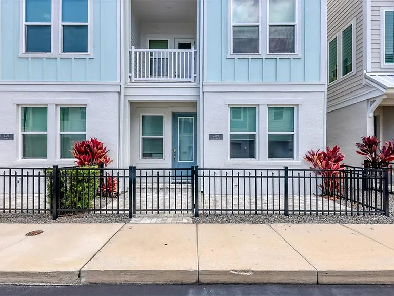 2329 Lindstrom St — Photo 36